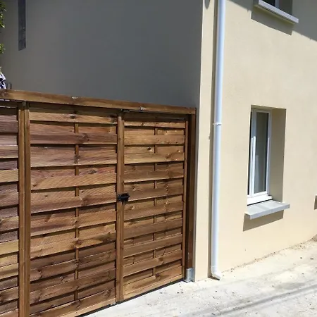 Maison Entiere Au Pied Des Vignes Lussac (Gironde)