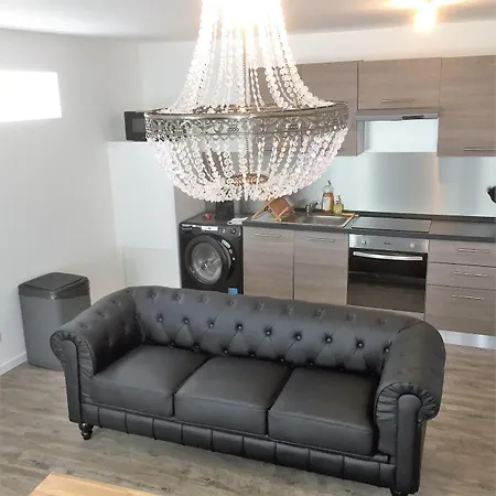 Maison Entiere Au Pied Des Vignes * Lussac (Gironde)